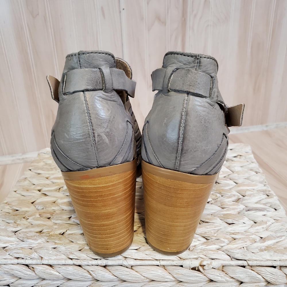Latigo Anthropologie Gray Leather Jasmine Ankle Booties Buckles Straps Size 8M - Picture 4 of 7